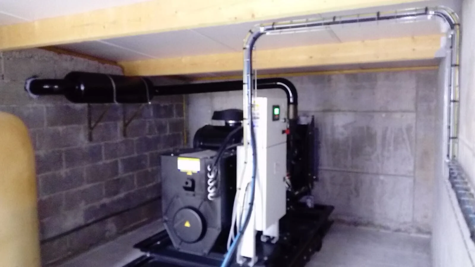 Installation dun groupe electrogene marque GENMAC dune puissance de 180KVA modele G180PO 2